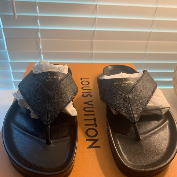 Louis Vuitton MIRABEAU THONG SANDALS - Picture 3 of 14